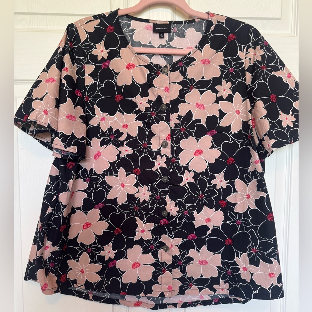 WHO WHAT WEAR Large Floral Black and Pink Women's Top